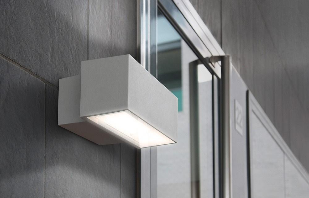 Lampada applique a parete LEDS C4 AFRODITE, da esterno, 26W, colore grigio.