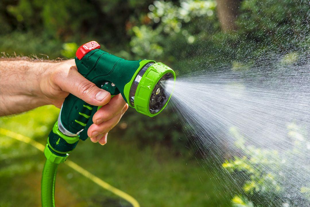 Irrigatore a pistola per giardino VERTO a 7 funzioni