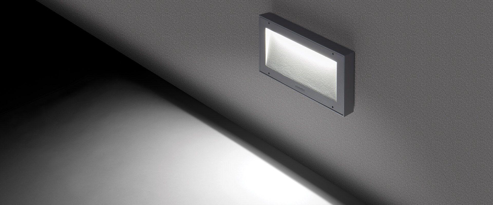 Luce segnapasso LED LOMBARDO KOI 220, 9W, 1300 lumen, colore luce bianco naturale 4000K, colore scocca grigio antracite